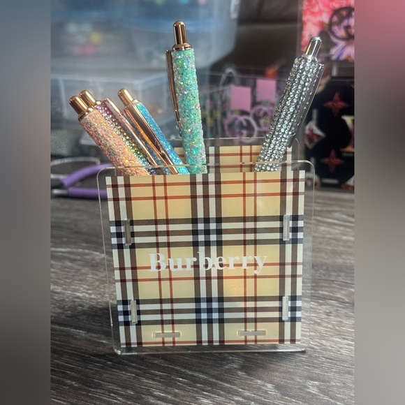 Source Unknown Other - Burberry Plaid Pen Holder with Glitter Pens